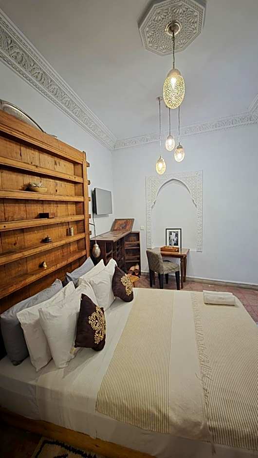 Riad Laly Tourisme Eclairé Le bijou de la medina