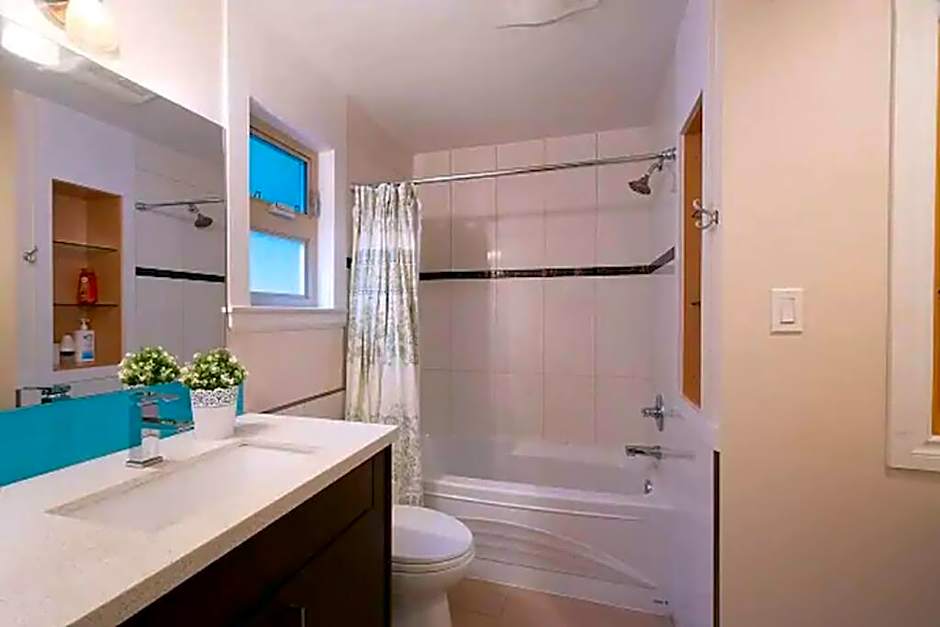 Westside Pool Home-8 min to Downtown, Yard Parking