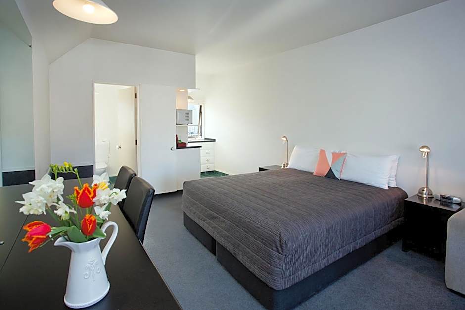 Cable Court Motel