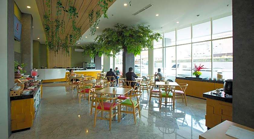 Ascent Hotel & Cafe Malang