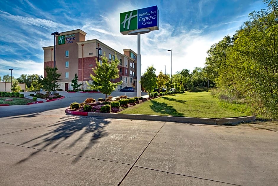 Holiday Inn Express and Suites Oklahoma City North, an IHG Hotel