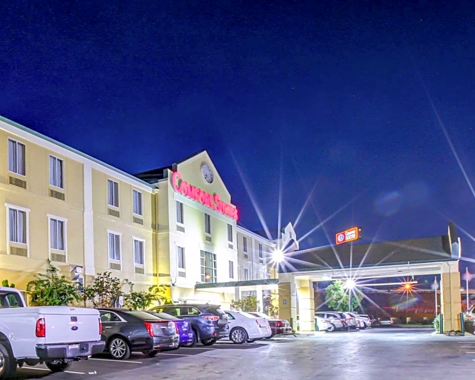 Comfort Suites At Rivergate Mall