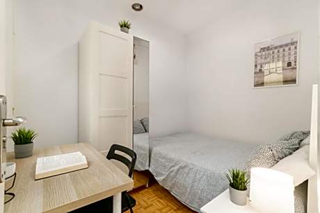 Single Room with Shared Bathroom