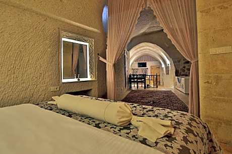 Queen Suite with Spa Bath