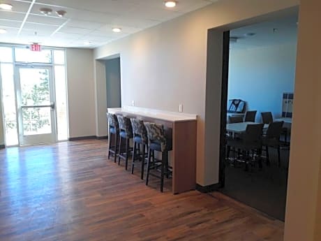 Microtel Inn and Suites by Wyndham Woodland Park