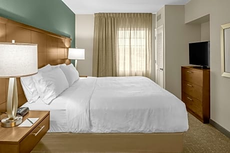 One-Bedroom Suite with King Bed Mobility Access Tub - Non-Smoking