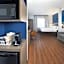 Comfort Suites Outlet Center
