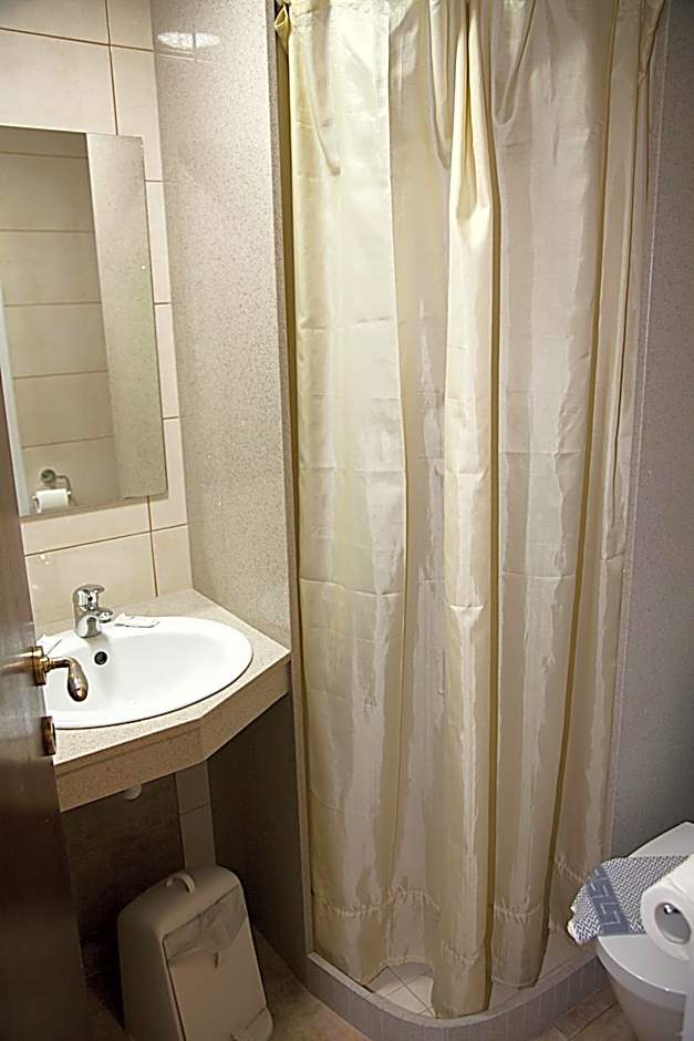 Zeus Hotel
