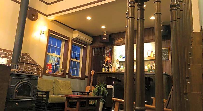 Iza Kamakura Guest House And Bar