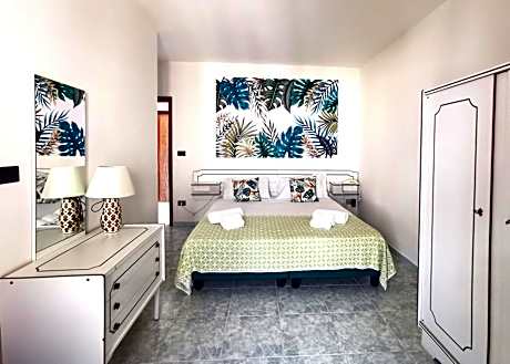 Double Room with Balcony and Sea View