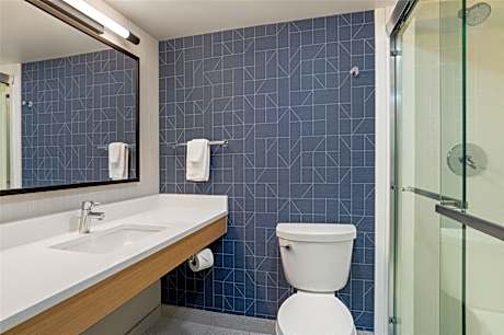 2 Queen Beds Hearing Accessible