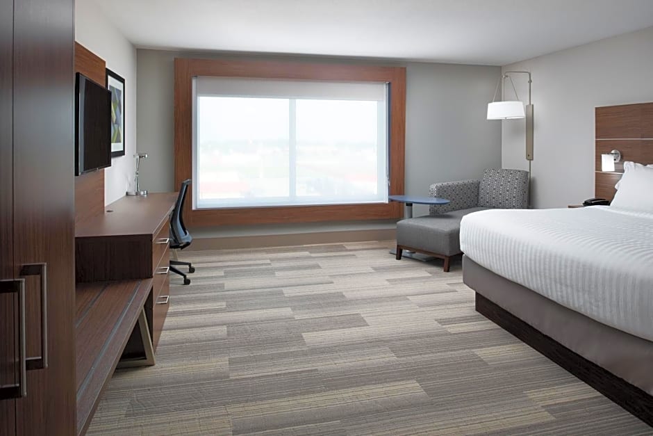 Holiday Inn Express & Suites Kingdom City, an IHG Hotel