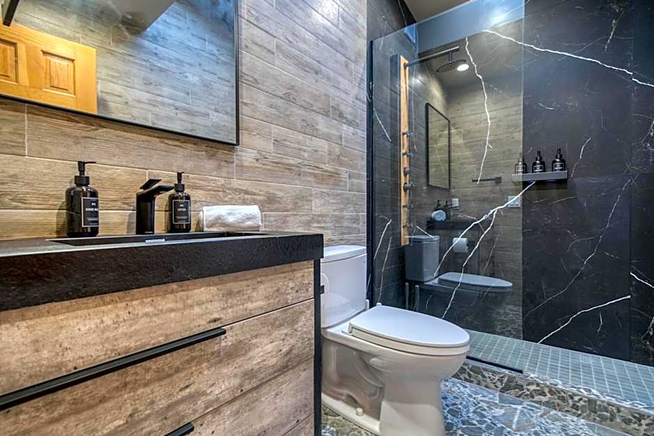 The Haüs Windham - Luxury Suites, Hot Tub, Mountain Views!