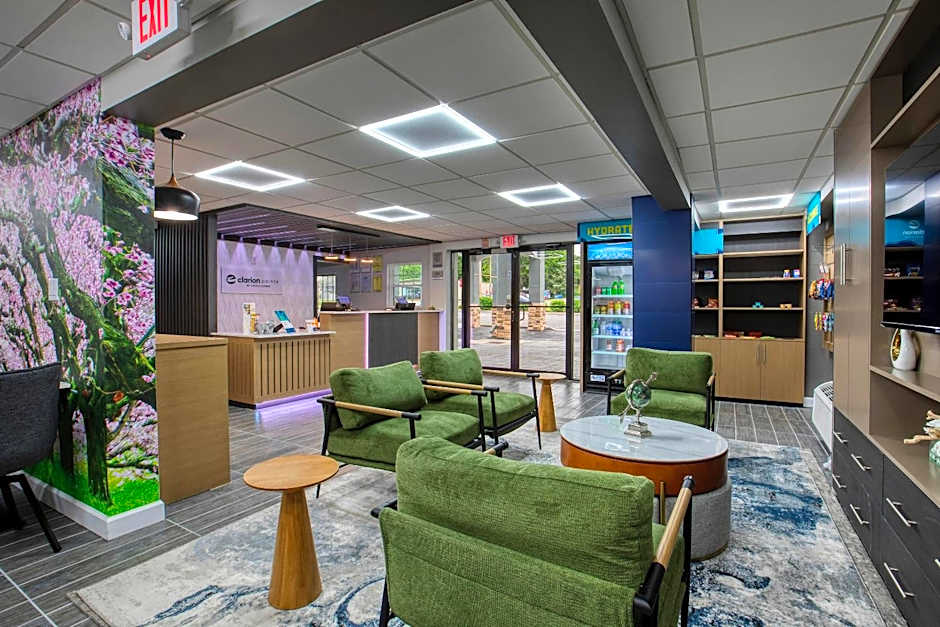 Clarion Pointe Decatur Downtown