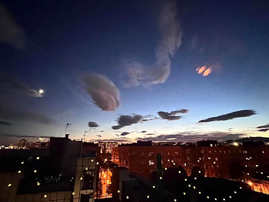 Private Double Room in a Shared Penthouse with Patios