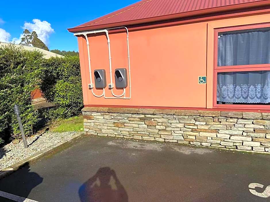 Red Tussock Motel