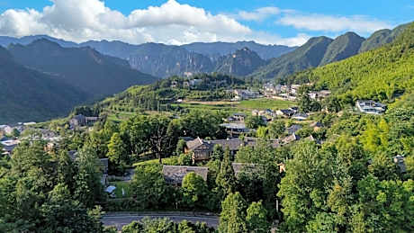 Evergreen Forest Retreat Zhangjiajie, Local Cultural Experience, Beside Zhangjiajie National Forest Park Middle Gate, Luxury Nature Escape , English speaking Butler, Free 24h Pickup ,Travel itinerary