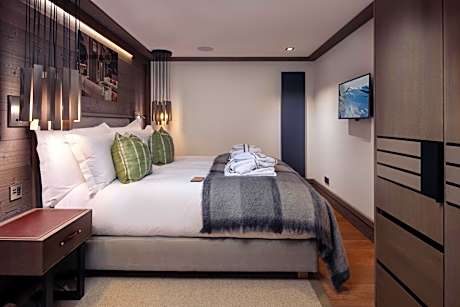 TWO-BEDROOM APARTMENT COURTYARD VIEW