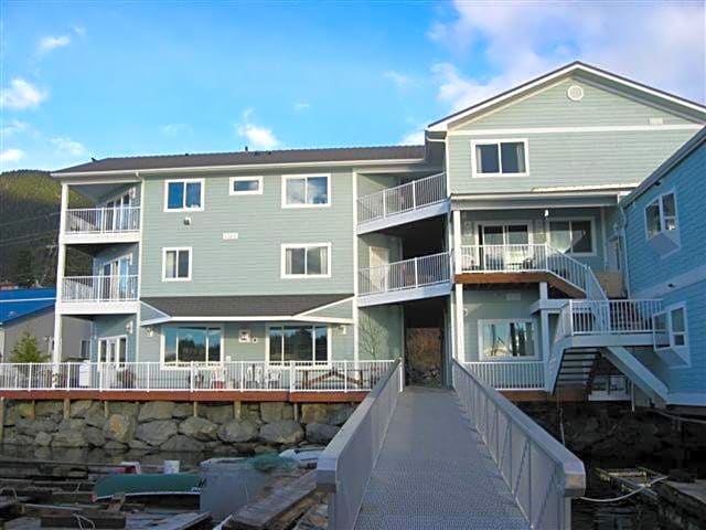 Longliner Lodge and Suites