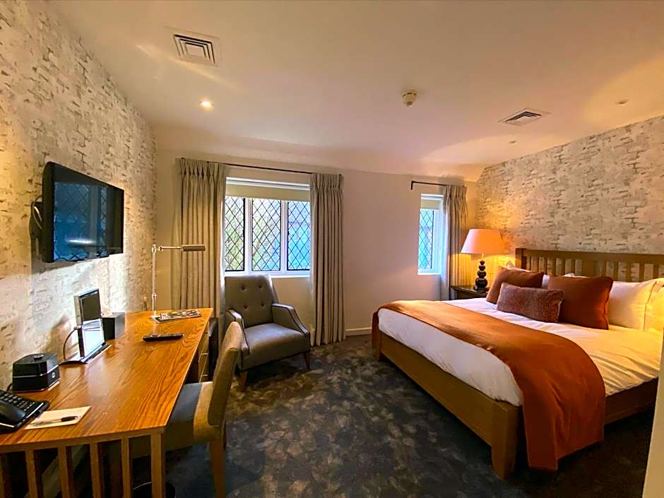 Great Fosters - Near Windsor