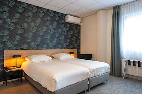 Twin Room with Private Bathroom