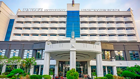 Sunlake Waterfront Resort & Convention
