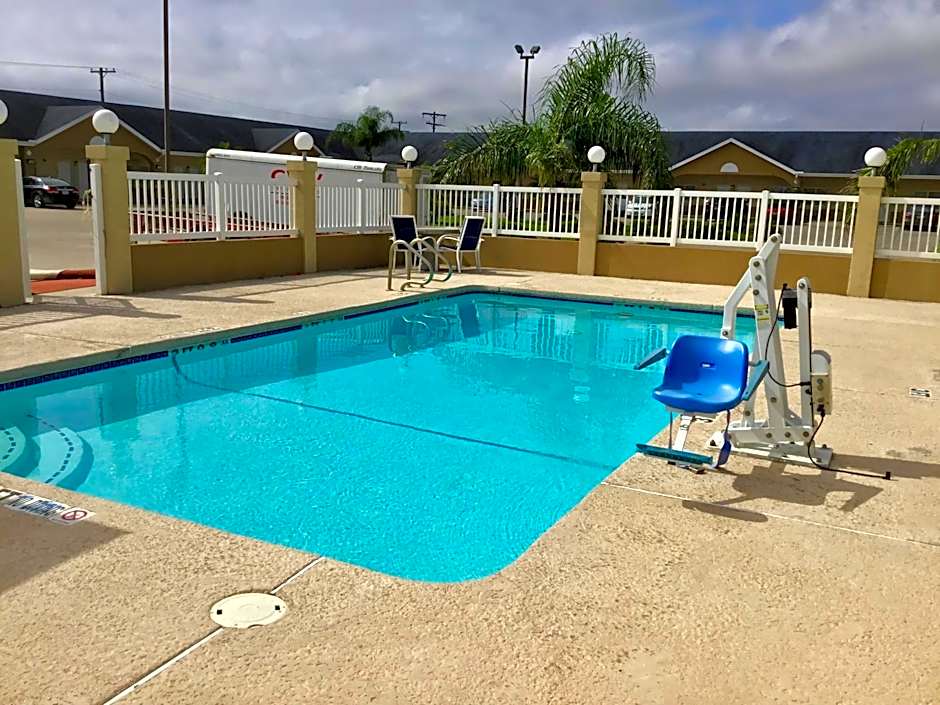 Days Inn by Wyndham Robstown