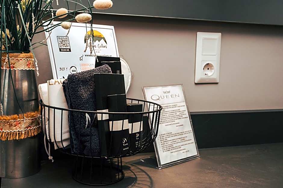 Elizabeth Queen Luxury Rooms