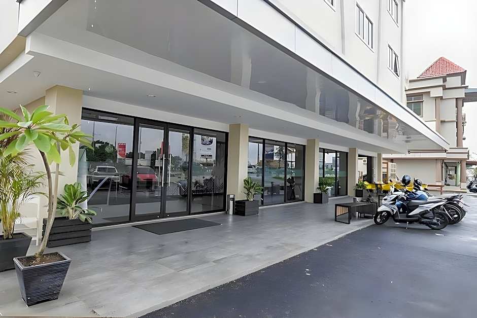 RedDoorz Plus near Ferry Terminal Batam Center