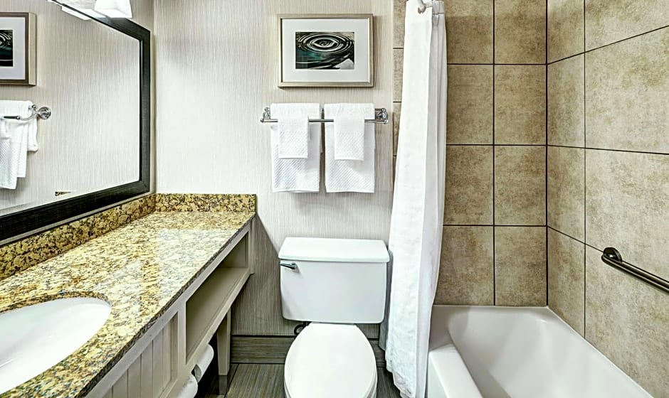 DoubleTree by Hilton Milwaukee Downtown