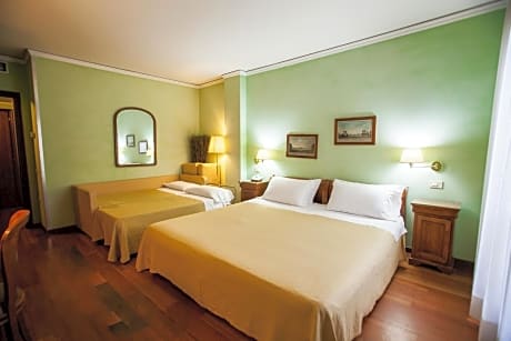 Classic Quadruple Room