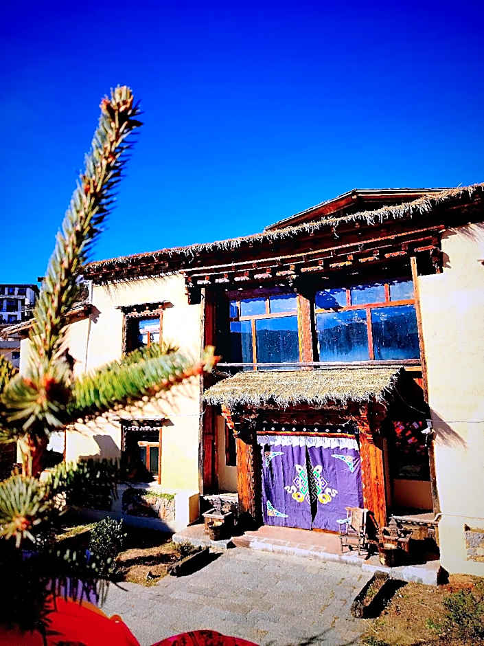 Shangri-La E-Outfitting Boutique Hotel