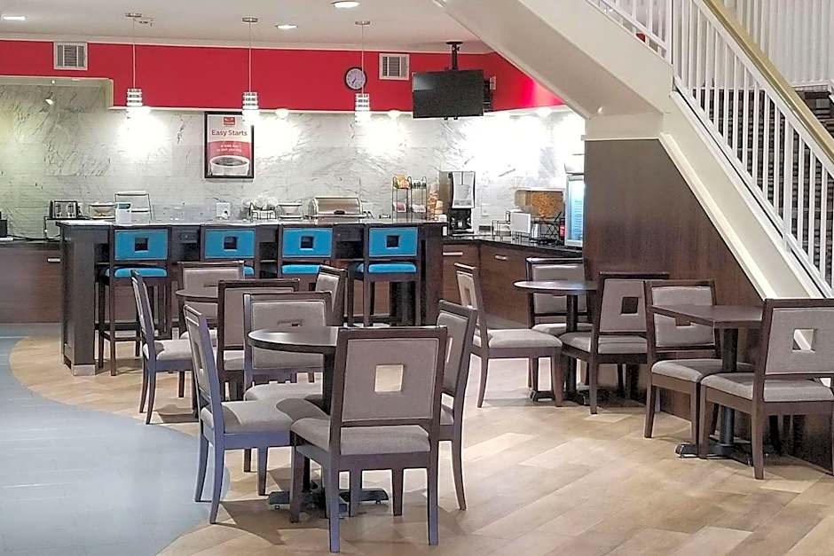 Econo Lodge Inn & Suites East Houston I-10