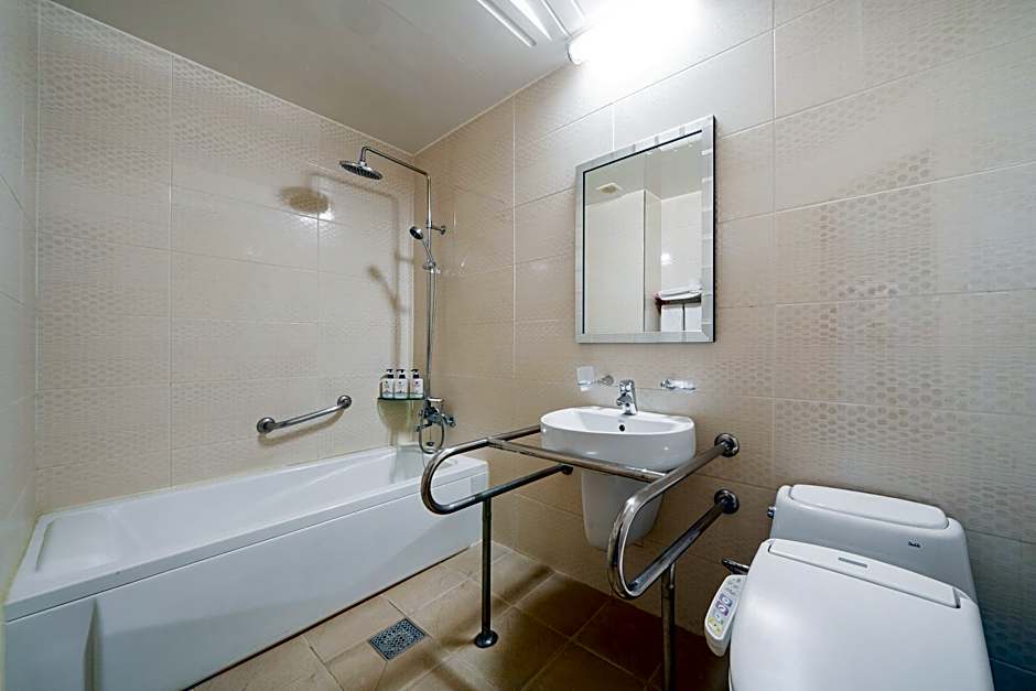 Metro Pol Tourist Hotel