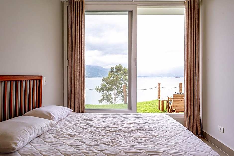 Casa na costeira com vista para o mar