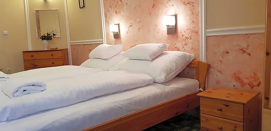 Central Panzió Gyula