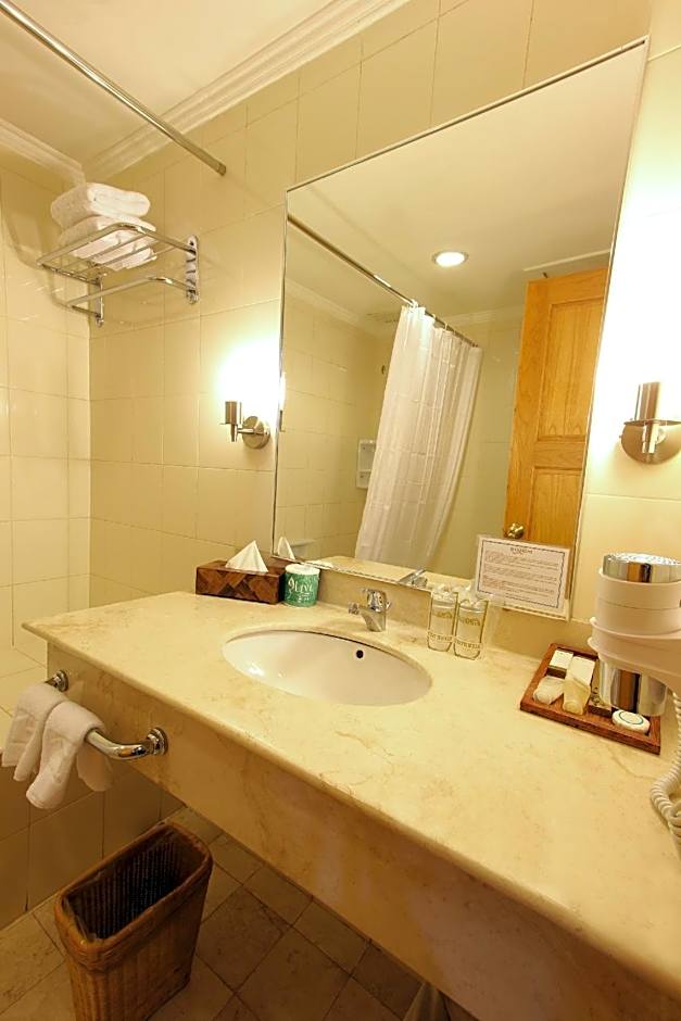 Harmoni Suites Hotel