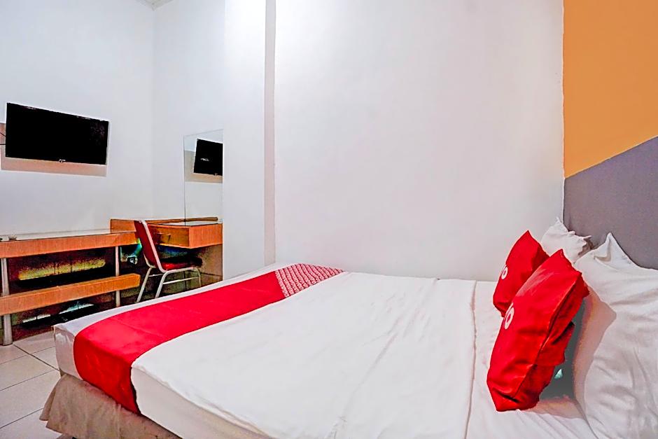 RedDoorz near Taman Bungkul