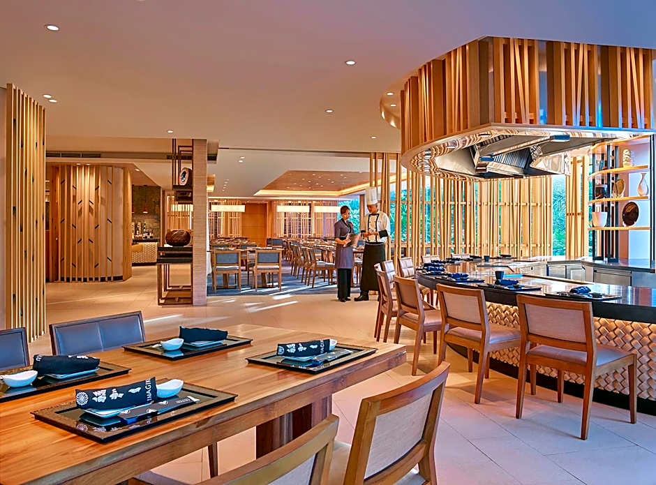 Makati Shangri-La, Manila