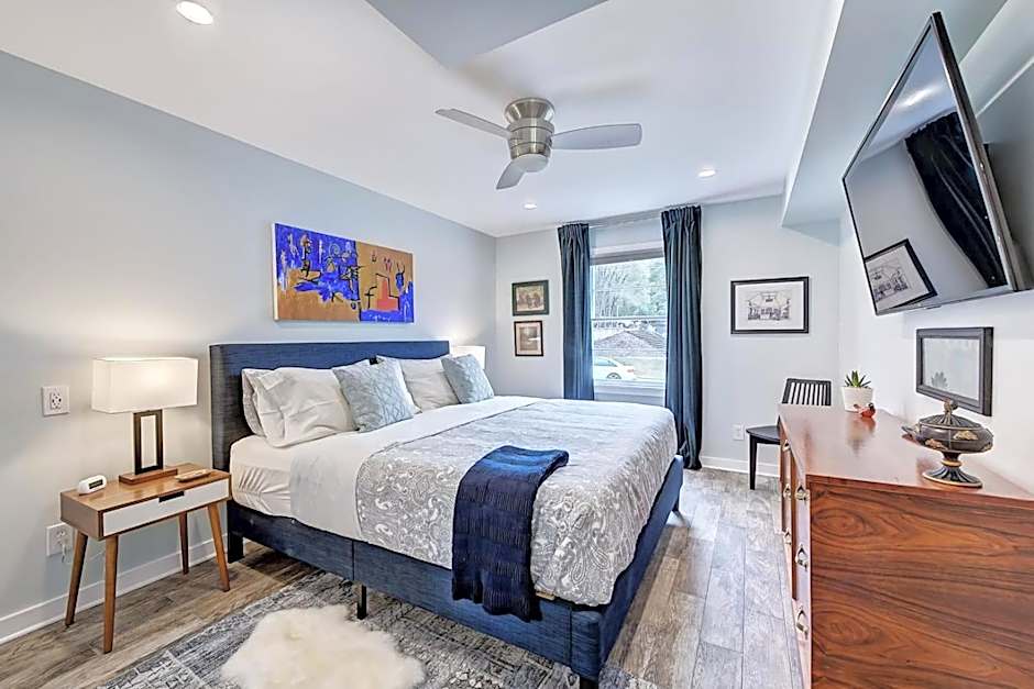 The Home Collection CLT: 510 Queens