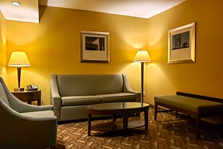 1 King Bed, Suite, Nonsmoking