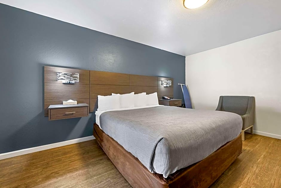 Econo Lodge Inn & Suites Heavenly Village Area