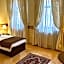 FLEUR DE LIS HOTEL
