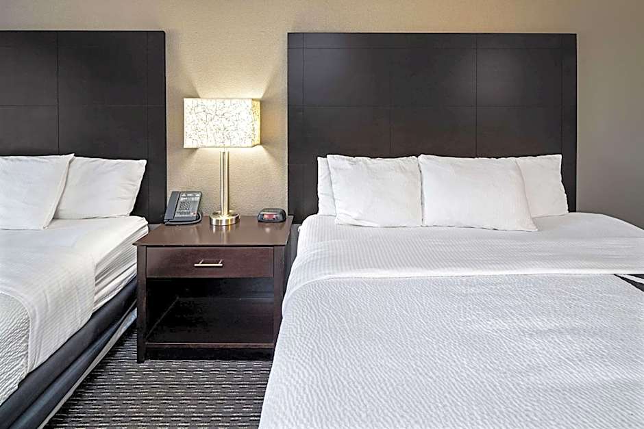 La Quinta Inn & Suites by Wyndham Anaheim Disneyland