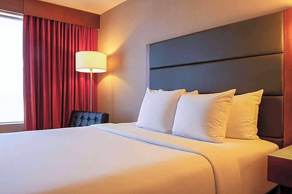 Radisson Hotel & Suites Fort Mcmurray
