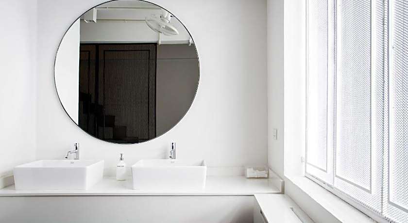 Bed One Block Hostel