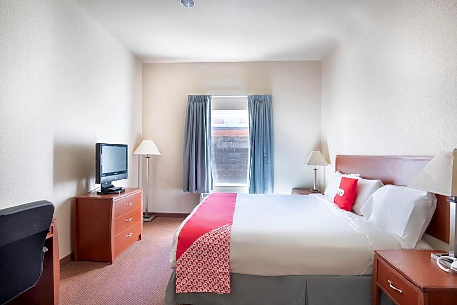 OYO Townhouse Clute Lake Jackson