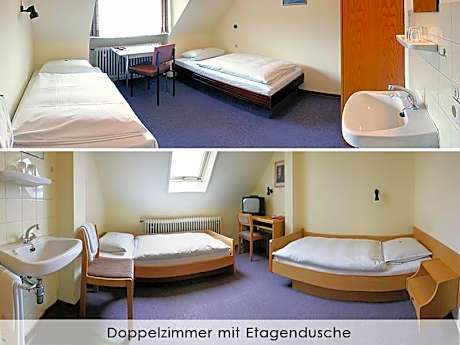 Double or Twin Room with Shared Bathroom in Hallway