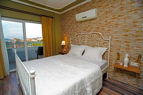 Double Room with Balcony and Sea View