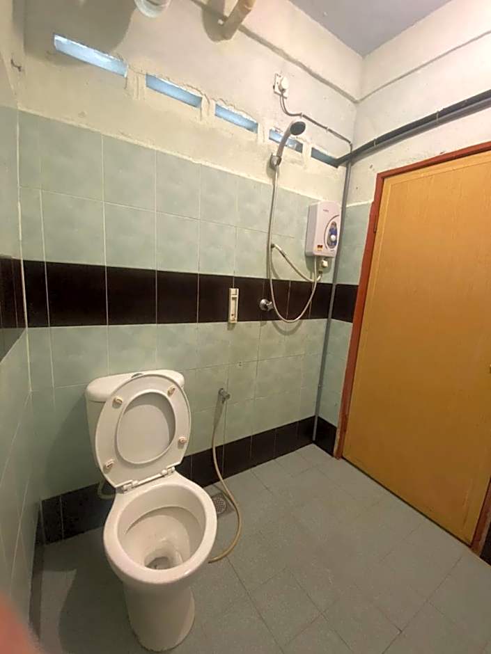 OYO 90910 Homestay D Lalang Inn